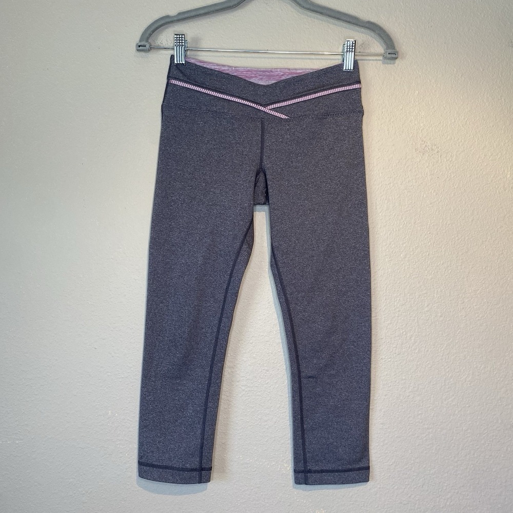 Lululemon 3/4 Leggings Crop Bundle Size 4 Soul Cycle Skull V Waist Black Gray - Picture 3 of 16